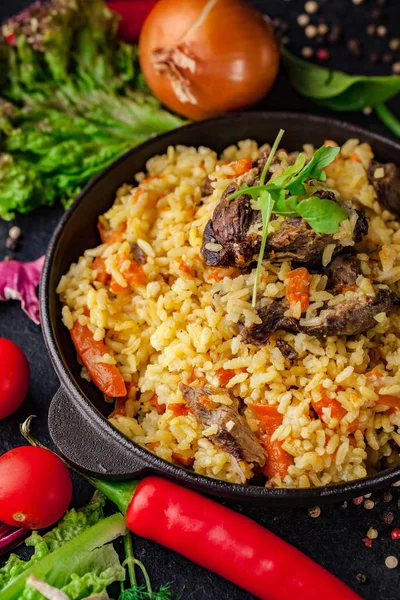 Cuisine Orientale Ouzbèke Pilaf Dans Une Poêle Fonte Agneau Côté — Photo