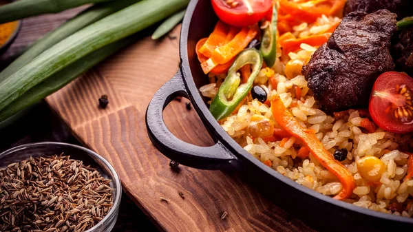 Concept Van Oost Oezbeekse Keuken Zelfgemaakte Pilaf Plov Met Schapenvlees — Stockfoto