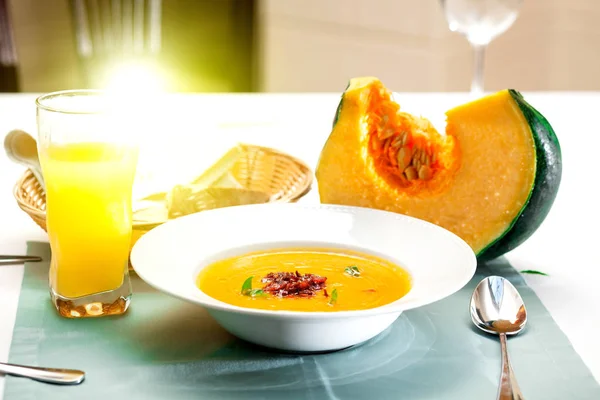 Dinner Halloween Cream Pumpkin Soup Carrots Bacon Beautiful Serve Restaurant — Stock Photo, Image