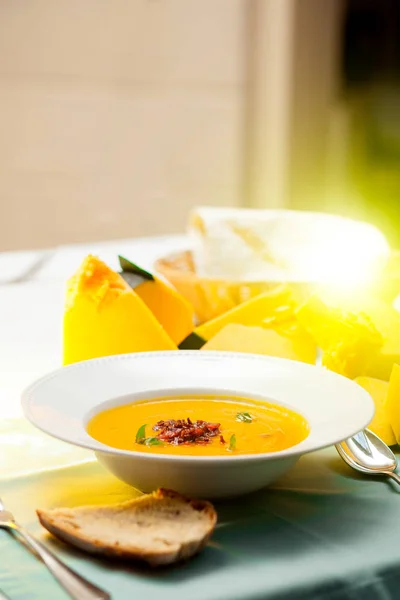 Dinner Halloween Cream Pumpkin Soup Carrots Bacon Beautiful Serve Restaurant — Stock Photo, Image