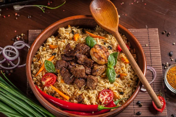 Conceptul Restaurantului Uzbek Sărbătoarea Alimentară Uzbecă Pilaf Uzbec Din Carne — Fotografie, imagine de stoc