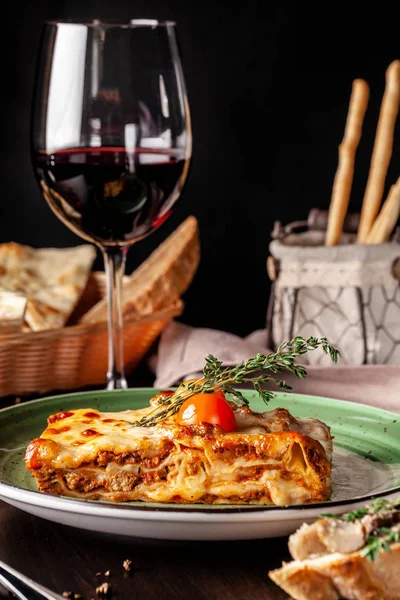 Концепція Італійської Кухні Лазаня Ясним Bolognese Макарони Запечена Чері Лежить — стокове фото