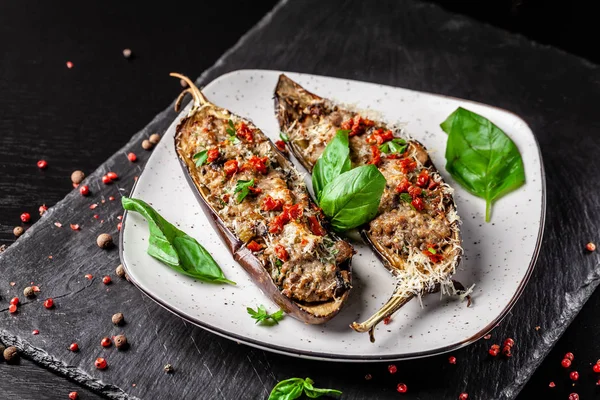 Cozinha Portuguesa Berinjelas Assadas Com Cogumelos Carne Legumes Queijo Parmesão — Fotografia de Stock