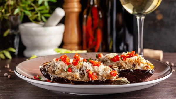 Европейская Испанская Кухня Запеченные Баклажаны Мясом Овощами Сыр Пармезан Белое — стоковое фото