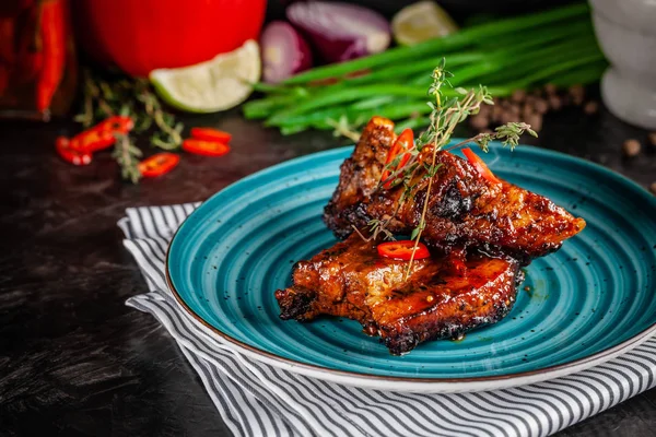 American Cuisine Grilled Marinated Pork Ribs Blue Plate Shrimp Spicy — Stock Photo, Image