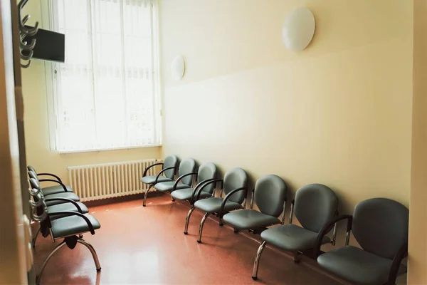 Orvosi rendelő vár és ülőhely beltéri — Stock Fotó