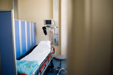 Hiçbir doktor ve insan olmadan ameliyat odasının iç manzarası.