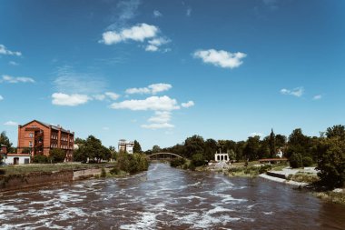 Neisse nehri, şehir merkezine yakın Polonya nehri.