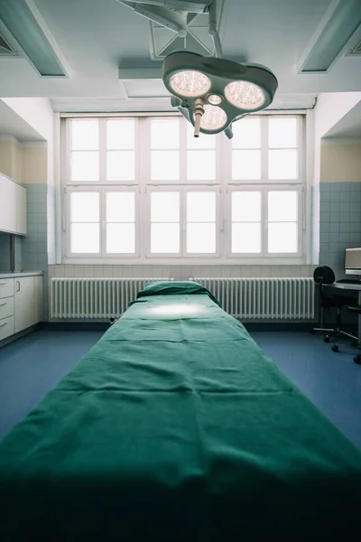 Interiör syn på operationssalen utan några människor eller läkare — Stockfoto