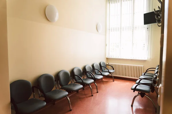 Biuro lekarskie czekanie i miejsce do siedzenia wewnątrz — Zdjęcie stockowe