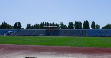 küçük ili Stadyumu bir koşu parkuru ve futbol alanı doğal yeşil çim ile