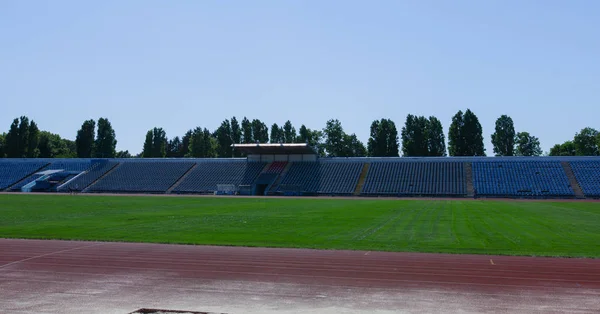 Kleines Provinzstadion Mit Laufbahn Und Fußballfeld Naturrasen — Stockfoto