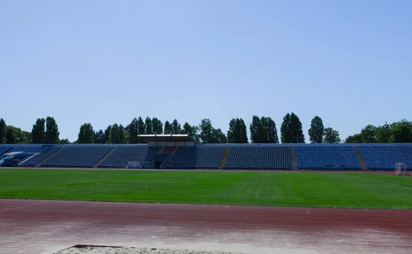 Kleines Provinzstadion Mit Laufbahn Und Fußballfeld Naturrasen — Stockfoto