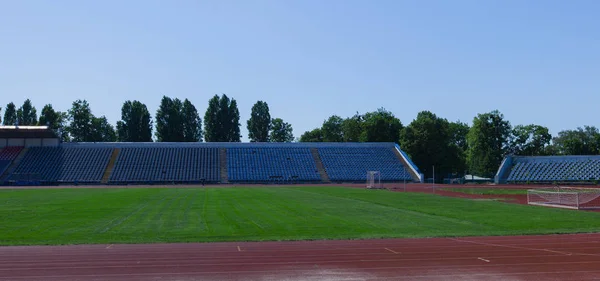 Kleines Provinzstadion Mit Laufbahn Und Fußballfeld Naturrasen — Stockfoto