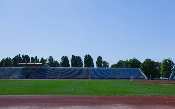Kleines Provinzstadion Mit Laufbahn Und Fußballfeld Naturrasen — Stockfoto