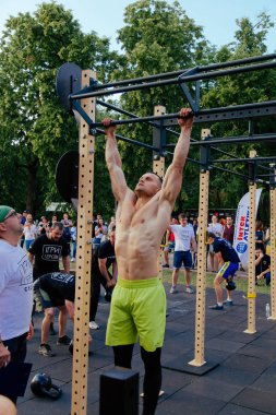 markası altında adı 