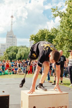 markası altında adı 