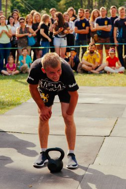 markası altında adı 