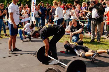 markası altında adı 