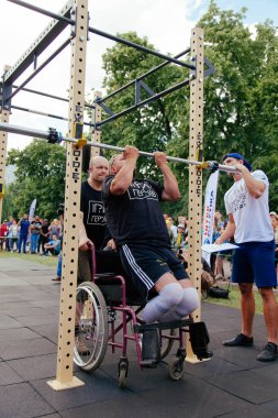 markası altında adı 