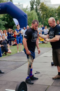 markası altında adı 