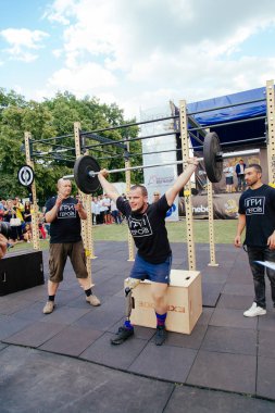 markası altında adı 