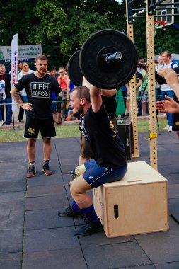 markası altında adı 