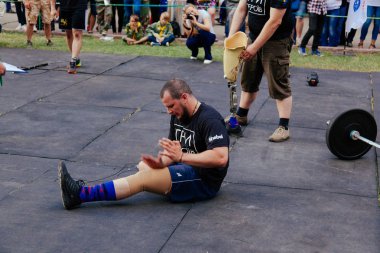 markası altında adı 