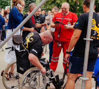 markası altında adı 