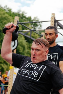 markası altında adı 