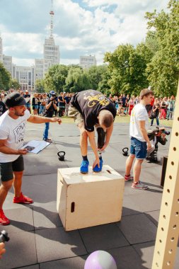 markası altında adı 