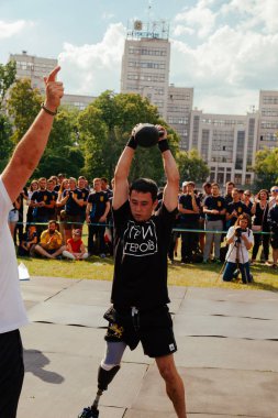 markası altında adı 