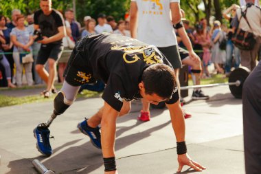 markası altında adı 