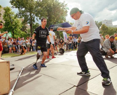 markası altında adı 