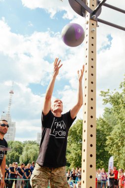 markası altında adı 