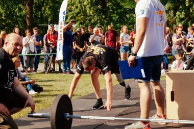 markası altında adı 