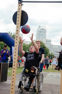 markası altında adı 