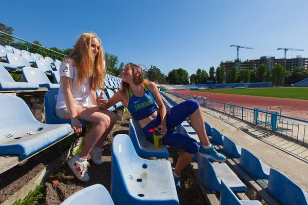 Girl Doing Sports Stadium — Stock Photo, Image