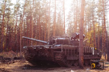 siperlerde Donbass Ukrayna kılık değiştirmiş gerçek muharebe tankları