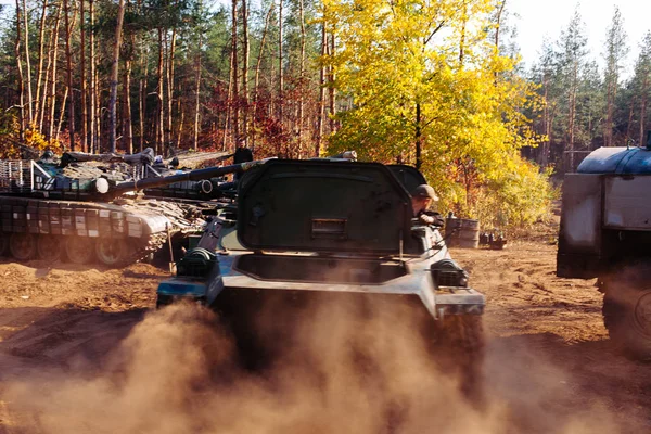 Tanques Batalla Reales Disfrazados Las Trincheras Donbass Ucrania —  Fotos de Stock