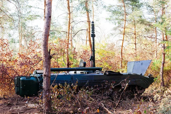 siperlerde Donbass Ukrayna kılık değiştirmiş gerçek muharebe tankları