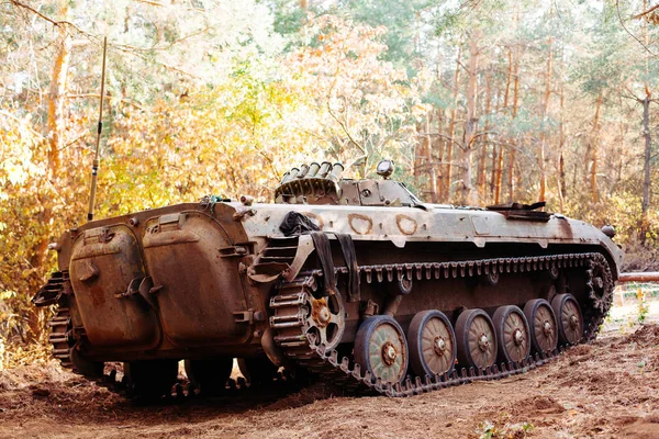 siperlerde Donbass Ukrayna kılık değiştirmiş gerçek muharebe tankları