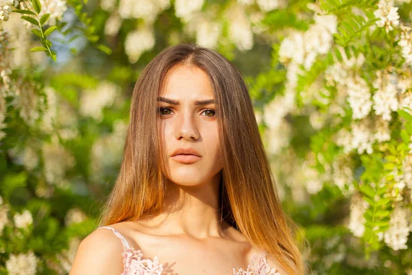 Close Portrait Beautiful Young Girl White Acacia Spring — Stock Photo, Image