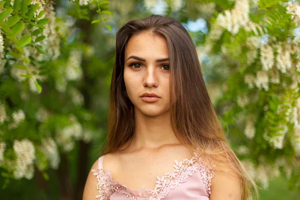 Close Portrait Beautiful Young Girl White Acacia Spring — Stock Photo, Image