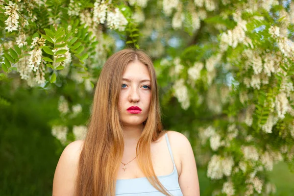 Portrait Girl Long Hair Size Figure Surrounded Blossoms Acacia Green — Stock Photo, Image