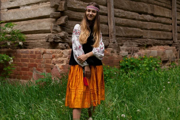 Beautiful Slender Ukrainian Woman Embroidery Background Wooden Frame Barn Village — Stock Photo, Image