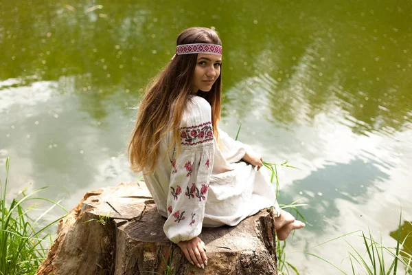 우크라이나어 연못에 수에서 즐기는 화창한 — 스톡 사진