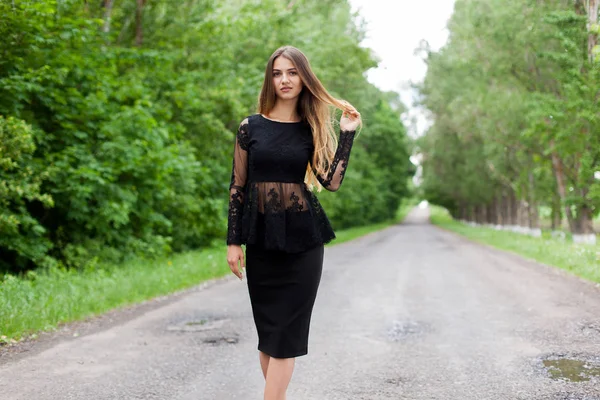 Beautiful Slender Ukrainian Woman Stylish Black Clothes Asphalt Old Road — Stock Photo, Image