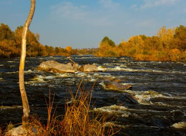 hızlı Nehri geç sonbaharda