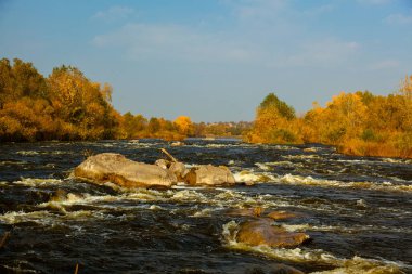hızlı Nehri geç sonbaharda